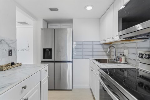Copropriété à vendre à North Miami Beach, Floride: 1 chambre, 65.96 m2 № 2377372 - photo 13