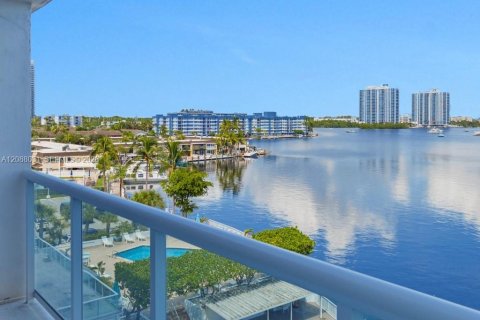 Copropriété à vendre à North Miami Beach, Floride: 1 chambre, 65.96 m2 № 2377372 - photo 3
