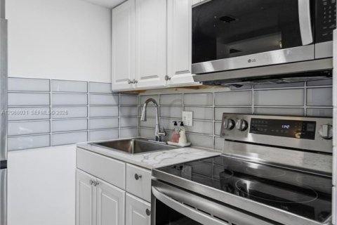 Copropriété à vendre à North Miami Beach, Floride: 1 chambre, 65.96 m2 № 2377372 - photo 26