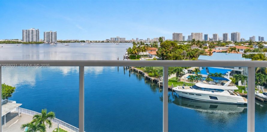 Condo à North Miami Beach, Floride, 1 chambre № 2377372