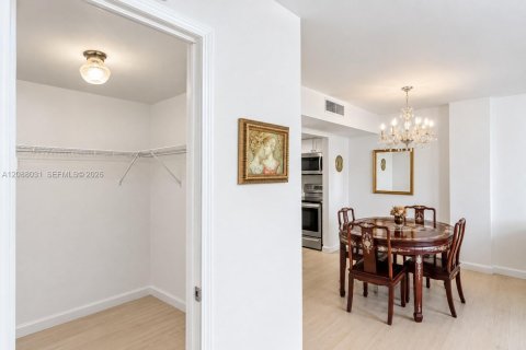 Copropriété à vendre à North Miami Beach, Floride: 1 chambre, 65.96 m2 № 2377372 - photo 27