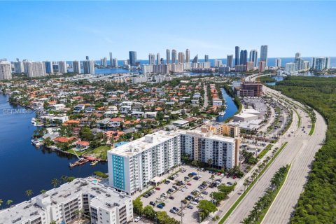 Copropriété à vendre à North Miami Beach, Floride: 1 chambre, 65.96 m2 № 2377372 - photo 9