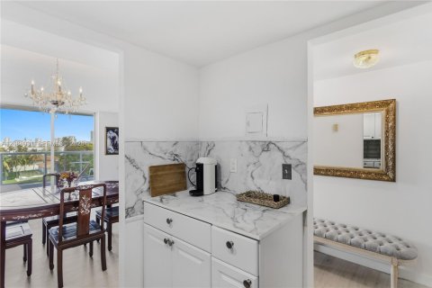 Copropriété à vendre à North Miami Beach, Floride: 1 chambre, 65.96 m2 № 2377372 - photo 14