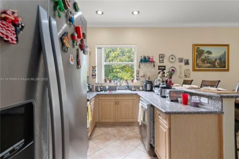 House in Miami, Florida 4 bedrooms, 170.38 sq.m. № 1770433 - photo 11