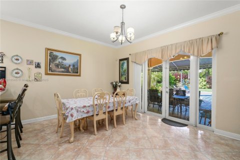 House in Miami, Florida 4 bedrooms, 170.38 sq.m. № 1770433 - photo 8