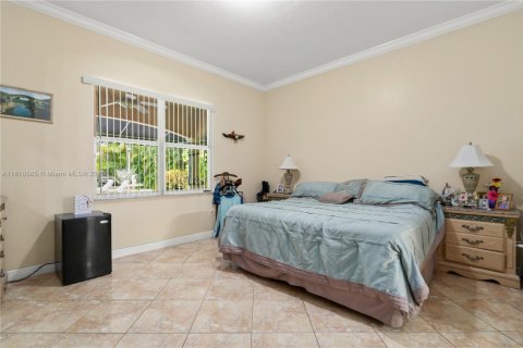 House in Miami, Florida 4 bedrooms, 170.38 sq.m. № 1770433 - photo 12