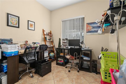 House in Miami, Florida 4 bedrooms, 170.38 sq.m. № 1770433 - photo 19