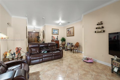 House in Miami, Florida 4 bedrooms, 170.38 sq.m. № 1770433 - photo 6