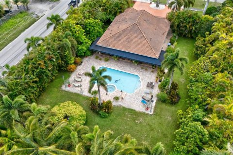 House in Miami, Florida 4 bedrooms, 170.38 sq.m. № 1770433 - photo 25