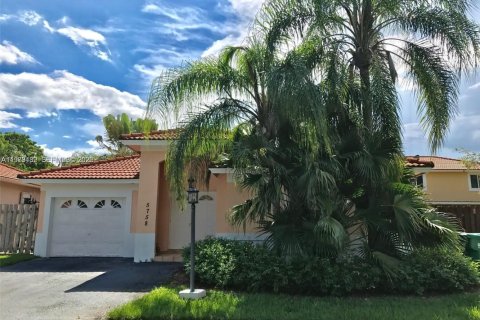 Adosado en Doral, Florida 3 dormitorios, 113.25 m2 № 2044750