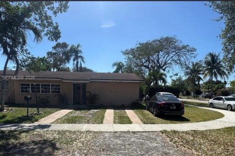 Villa ou maison à Cutler Bay, Floride 3 chambres, 123.28 m2 № 2079156