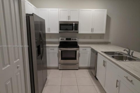 Снять в аренду таунхаус в Хомстед, Флорида 3 спальни, 129.41м2, № 2009052 - фото 12