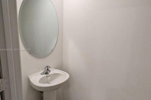 Снять в аренду таунхаус в Хомстед, Флорида 3 спальни, 129.41м2, № 2009052 - фото 8