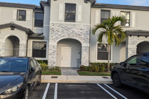 Снять в аренду таунхаус в Хомстед, Флорида 3 спальни, 129.41м2, № 2009052 - фото 2