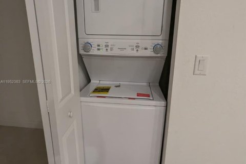 Снять в аренду таунхаус в Хомстед, Флорида 3 спальни, 129.41м2, № 2009052 - фото 4