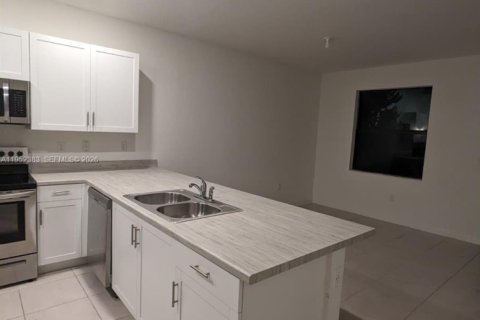 Снять в аренду таунхаус в Хомстед, Флорида 3 спальни, 129.41м2, № 2009052 - фото 11