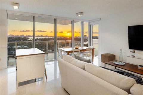 Condo in Miami Beach, Florida, 3 bedrooms  № 2027148