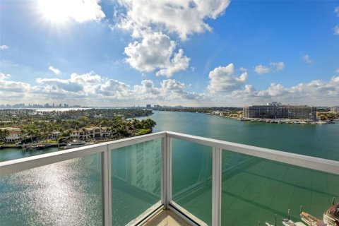 Condo in Miami Beach, Florida, 3 bedrooms  № 2027148 - photo 26