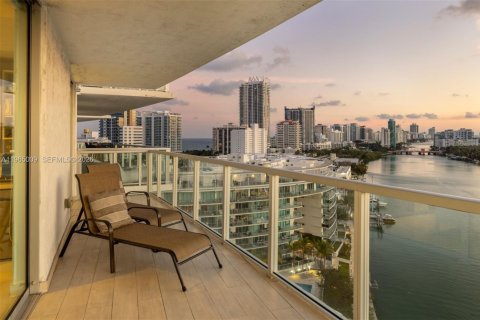 Condo in Miami Beach, Florida, 3 bedrooms  № 2027148 - photo 23
