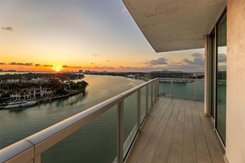 Condo in Miami Beach, Florida, 3 bedrooms  № 2027148 - photo 13