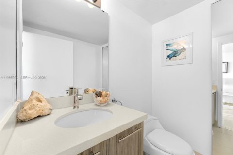 Condo in Miami Beach, Florida, 3 bedrooms  № 2027148 - photo 29
