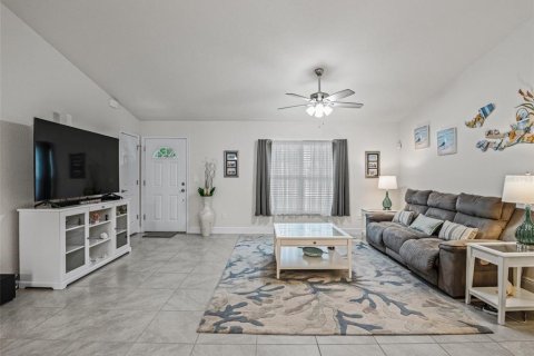 House in Summerfield, Florida 3 bedrooms, 148.36 sq.m. № 1746355 - photo 9