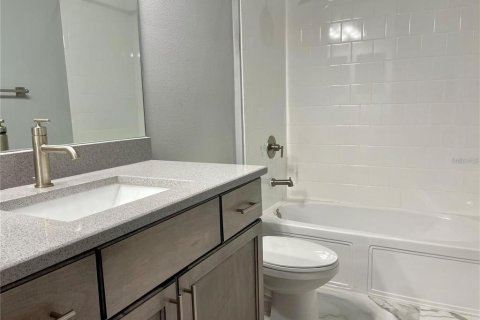 Casa en alquiler en Sarasota, Florida, 2 dormitorios, 146.69 m2 № 1795817 - foto 8