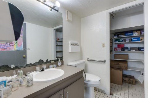 Купить коммерческую недвижимость в Норт-Майами-Бич, Флорида № 2015366 - фото 17