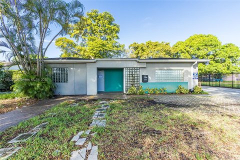 Купить коммерческую недвижимость в Норт-Майами-Бич, Флорида № 2015366 - фото 3