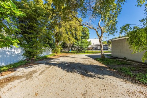 Купить коммерческую недвижимость в Норт-Майами-Бич, Флорида № 2015366 - фото 10