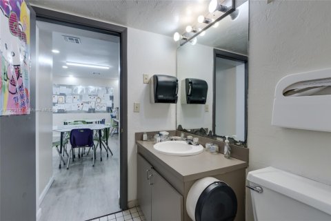 Купить коммерческую недвижимость в Норт-Майами-Бич, Флорида № 2015366 - фото 18