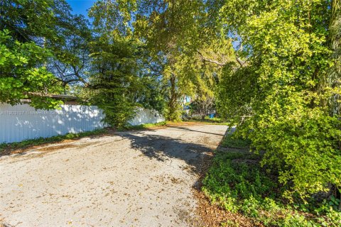 Купить коммерческую недвижимость в Норт-Майами-Бич, Флорида № 2015366 - фото 8