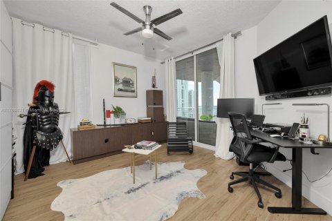 Condominio en venta en Miami, Florida, 3 dormitorios, 122.45 m2 № 1942620 - foto 19
