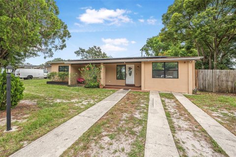 Villa ou maison à Deltona, Floride 4 chambres, 136.57 m2 № 2106279
