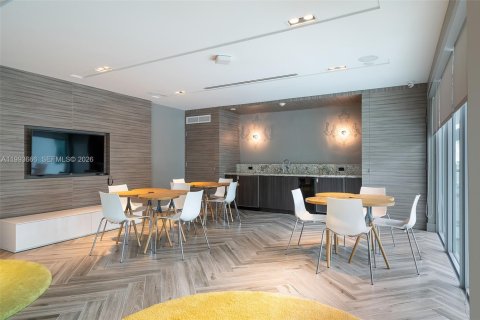 Condo in Miami, Florida  № 2063386 - photo 13