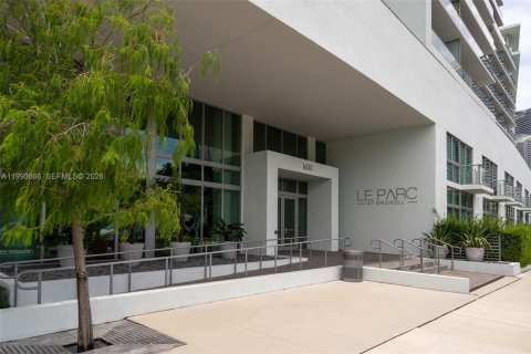 Condo in Miami, Florida  № 2063386 - photo 9