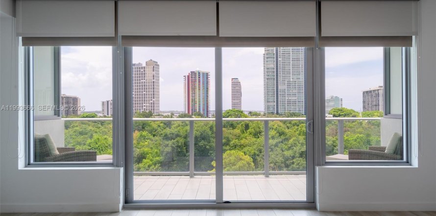 Studio in the Condo in Miami, Florida  № 2063386