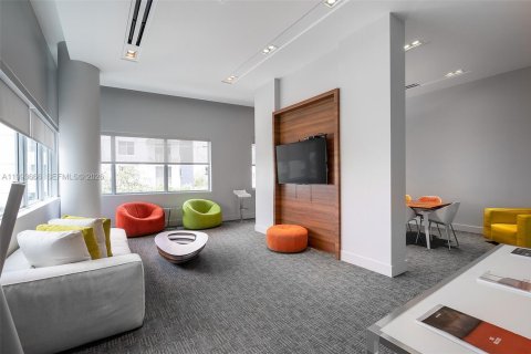 Condo in Miami, Florida  № 2063386 - photo 14