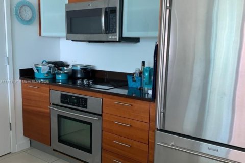 Condo in Miami, Florida, 2 bedrooms  № 1779518 - photo 7