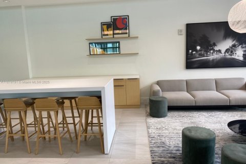 Condo in Miami, Florida, 2 bedrooms  № 1779518 - photo 21