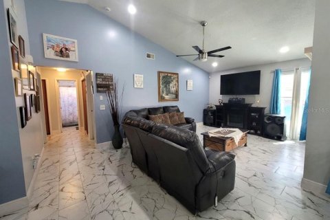 Casa en venta en Kissimmee, Florida, 3 dormitorios, 118.91 m2 № 2213436 - foto 2