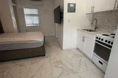 Villa ou maison à louer à Hollywood, Floride: 285.58 m2 № 1998621 - photo 3