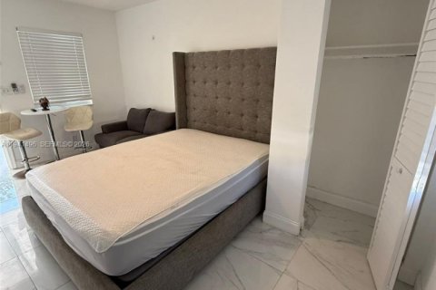 Villa ou maison à louer à Hollywood, Floride: 285.58 m2 № 1998621 - photo 6