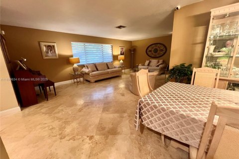 Villa ou maison à vendre à Miami Lakes, Floride: 3 chambres, 224.17 m2 № 1954550 - photo 7