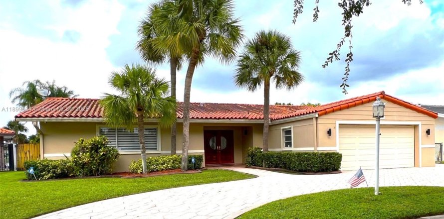 Villa ou maison à Miami Lakes, Floride 3 chambres, 224.17 m2 № 1954550
