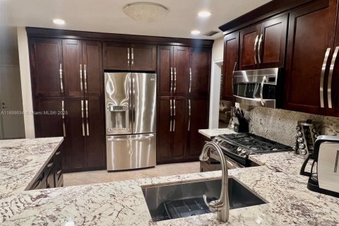 Villa ou maison à vendre à Miami Lakes, Floride: 3 chambres, 224.17 m2 № 1954550 - photo 9