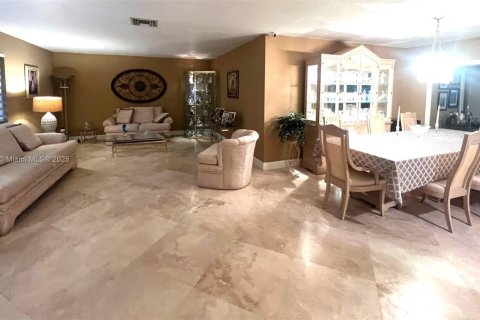 Villa ou maison à vendre à Miami Lakes, Floride: 3 chambres, 224.17 m2 № 1954550 - photo 5