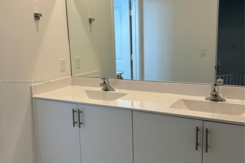 House in Miami, Florida 5 bedrooms № 1845655 - photo 12