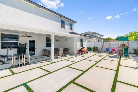 House in Miami, Florida 5 bedrooms № 1845655 - photo 9