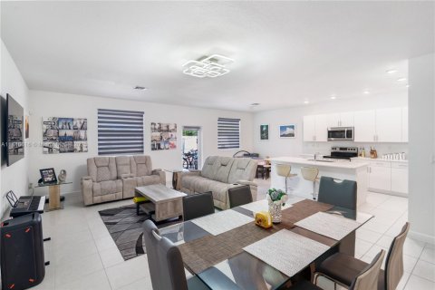 House in Miami, Florida 5 bedrooms № 1845655 - photo 7